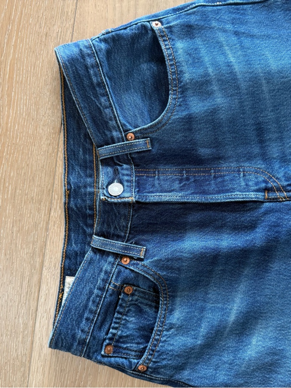 Levi’s 501 Original Fit in Market Sixth Street - Picture 3 of 5